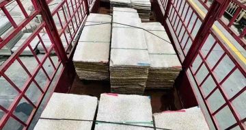 钦州 黄金麻花岗岩荔枝面，光面毛板装车完成