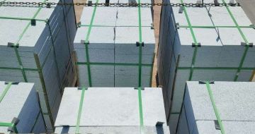 钦州 芝麻白花岗岩5公分地铺石 花岗岩厂家工厂装车日常