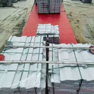 钦州 芝麻白仿形加直形路沿石出货日常