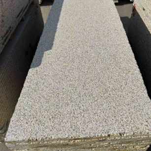 钦州 黄金麻花岗岩荔枝面毛板，半成品