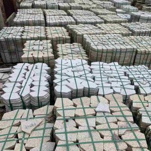 钦州 黄金麻白麻花岗岩荔枝面地铺石(冰裂纹)