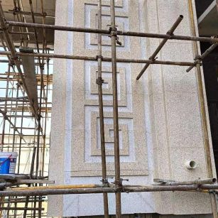 钦州 黄金麻花岗岩别墅外墙干挂回纹造型效果