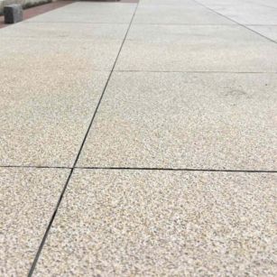 钦州 黄金麻花岗岩石板材荔枝面地面铺装效果