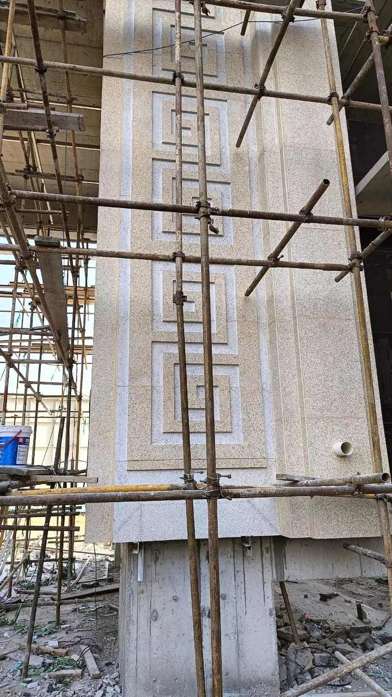 钦州 黄金麻花岗岩别墅外墙干挂回纹造型效果