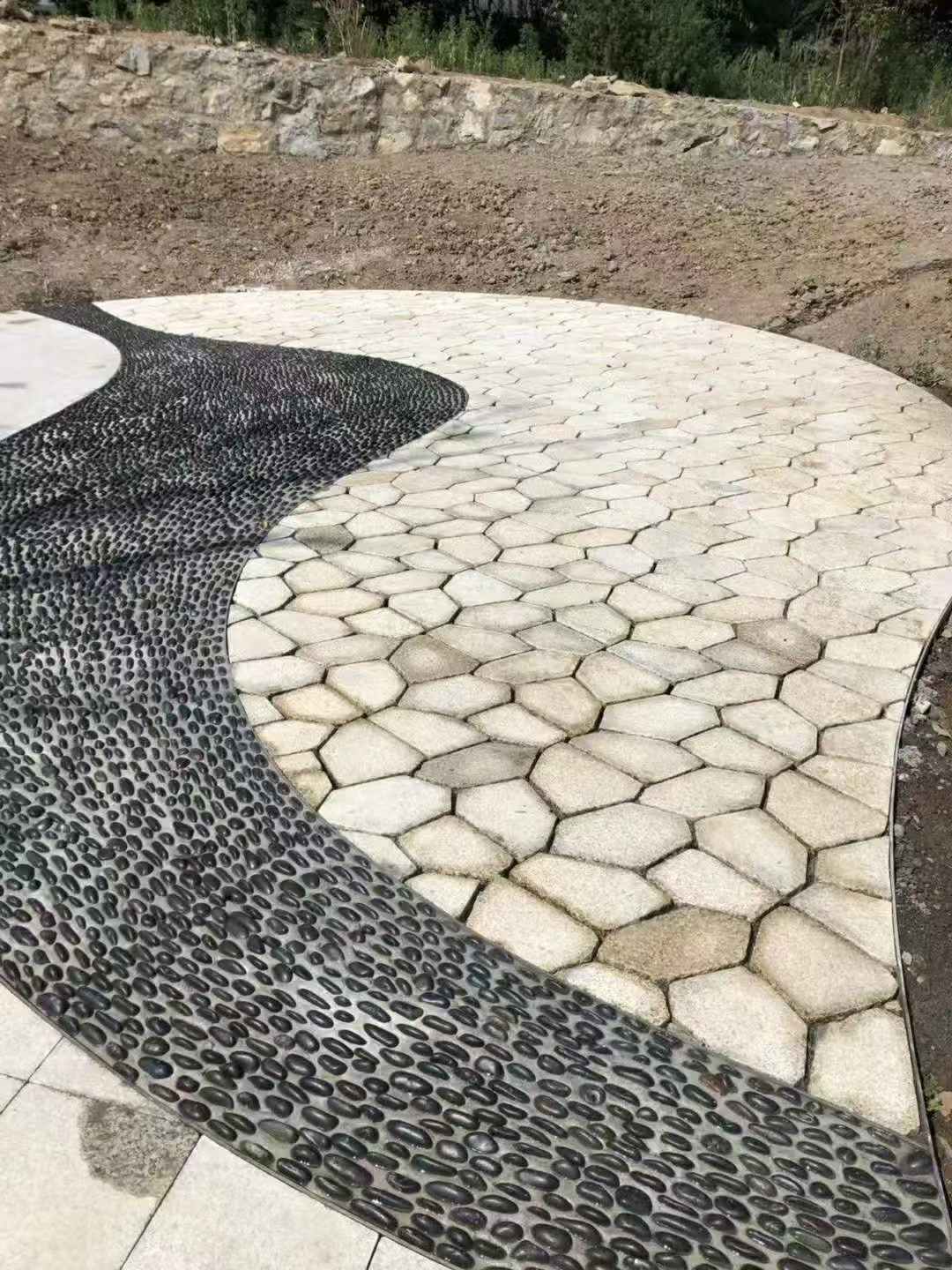 钦州 黄金麻冰裂纹地铺石工地铺装案例