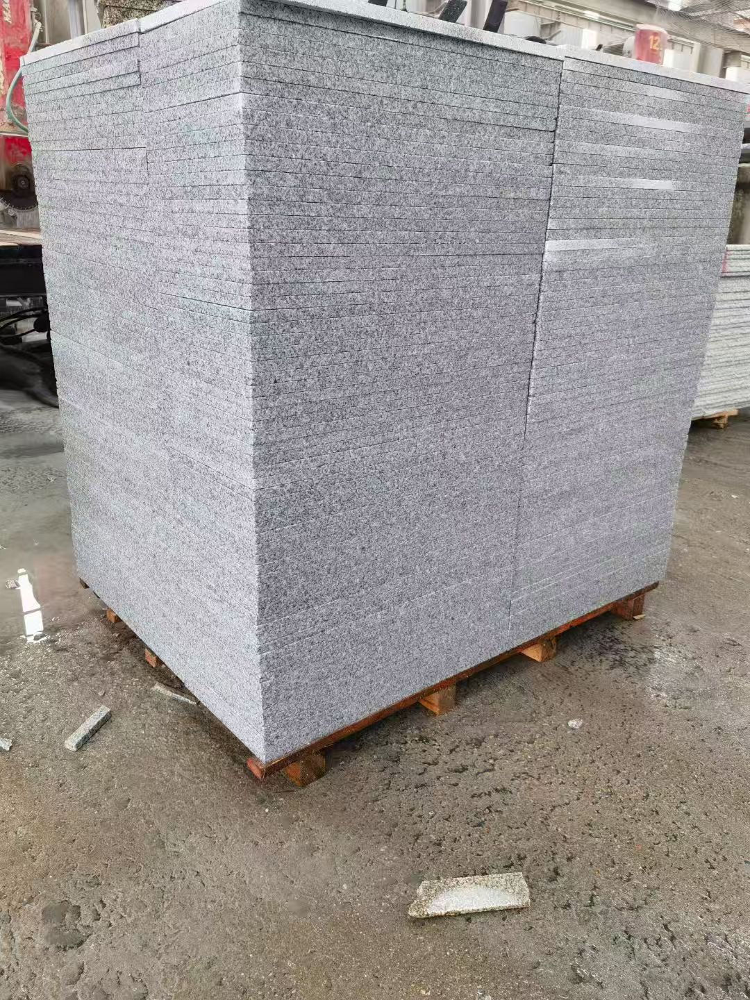 钦州 芝麻白火烧面1.8厚300*600地铺石，尺寸标准，厚薄均匀