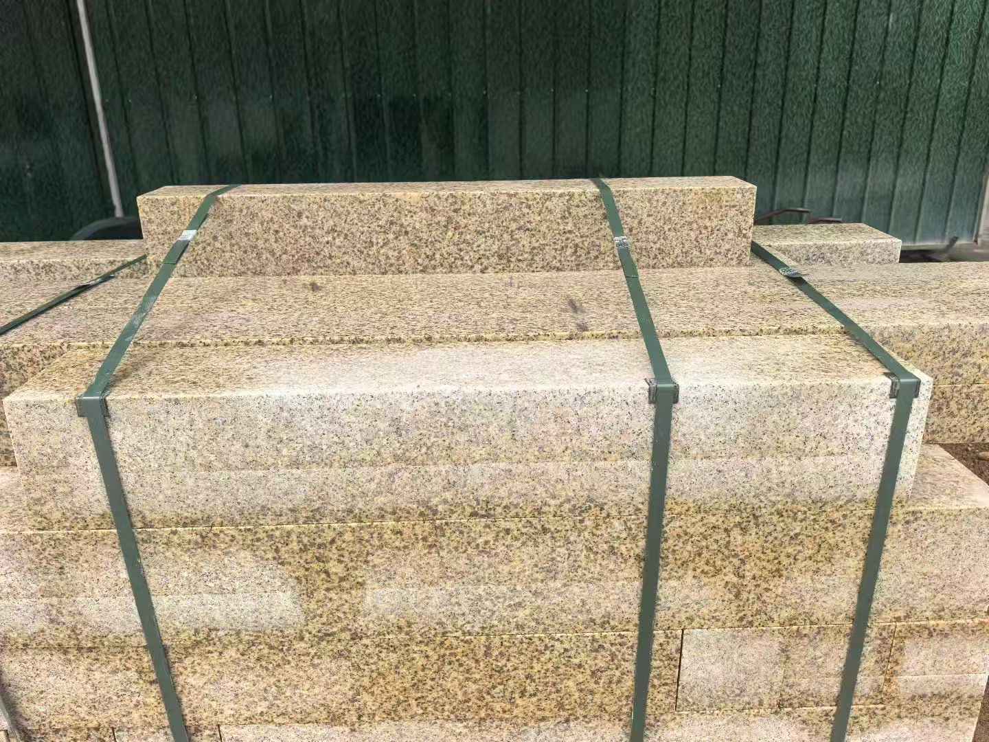 钦州 黄金麻花岗岩石材机切面栏杆料半成品