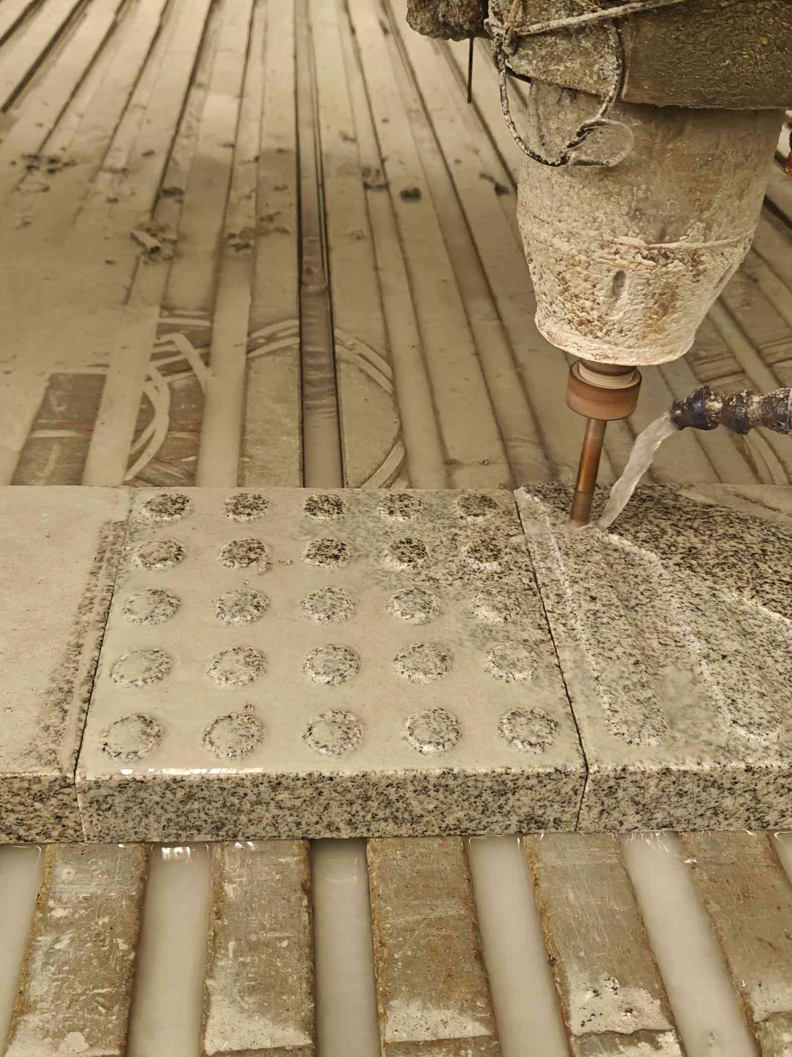 钦州 芝麻白花岗岩石材盲人石、盲道石、盲点石