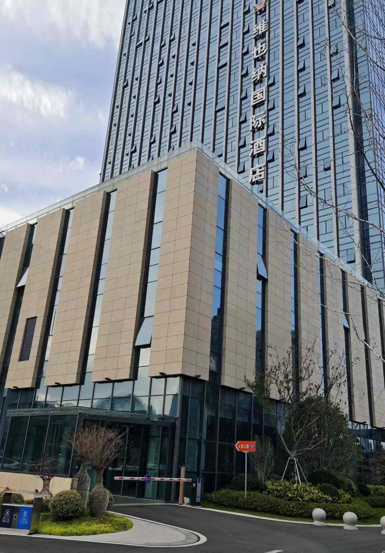 钦州 黄金麻花岗岩外墙干挂