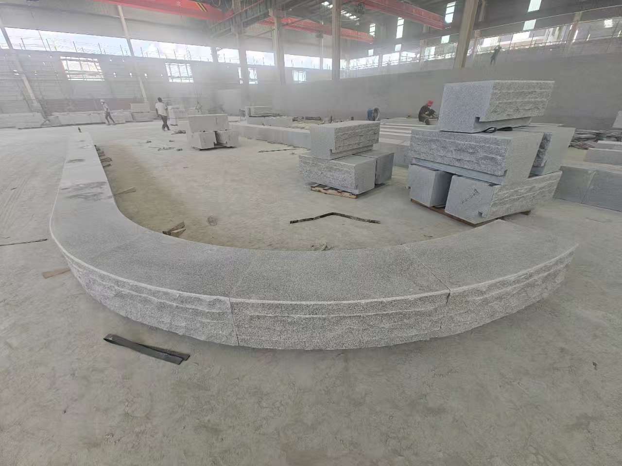 钦州 芝麻白异形坐凳，自然面光面弧形加工