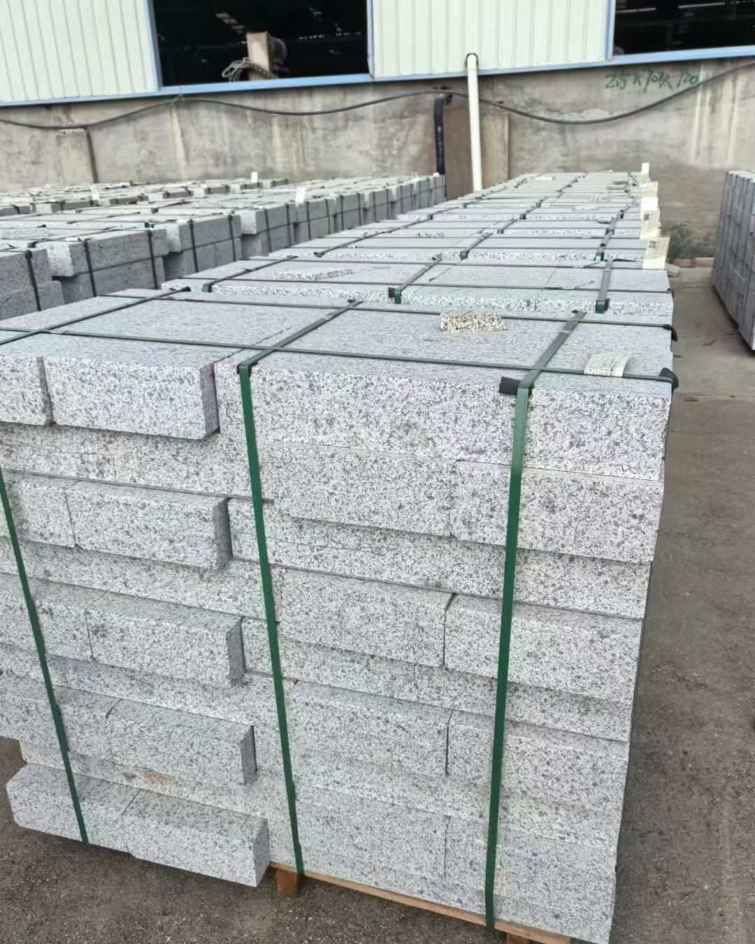 钦州 白麻花岗岩路沿石，弧形路沿石，道牙石，马路牙子，界石，路缘石，平沿石，直岩石，平缘石等