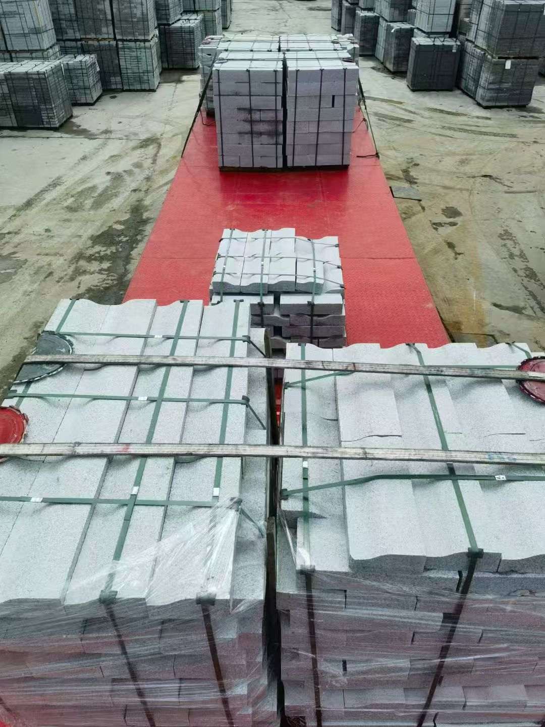 钦州 芝麻白仿形加直形路沿石出货日常