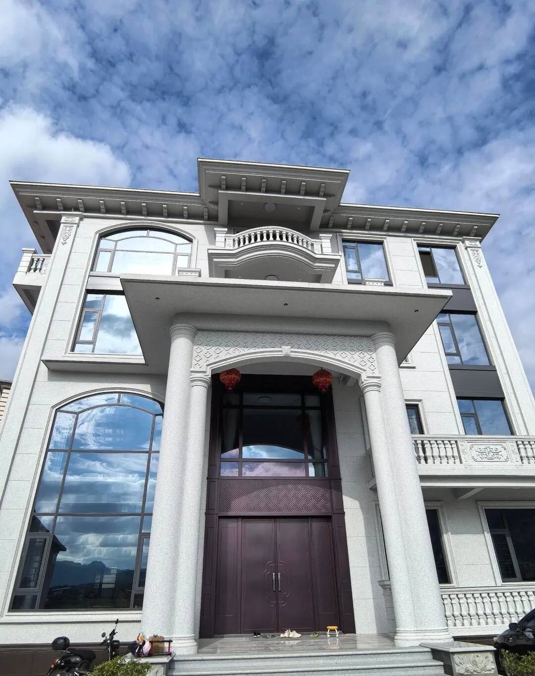 钦州白麻别墅外墙干挂石材效果示例