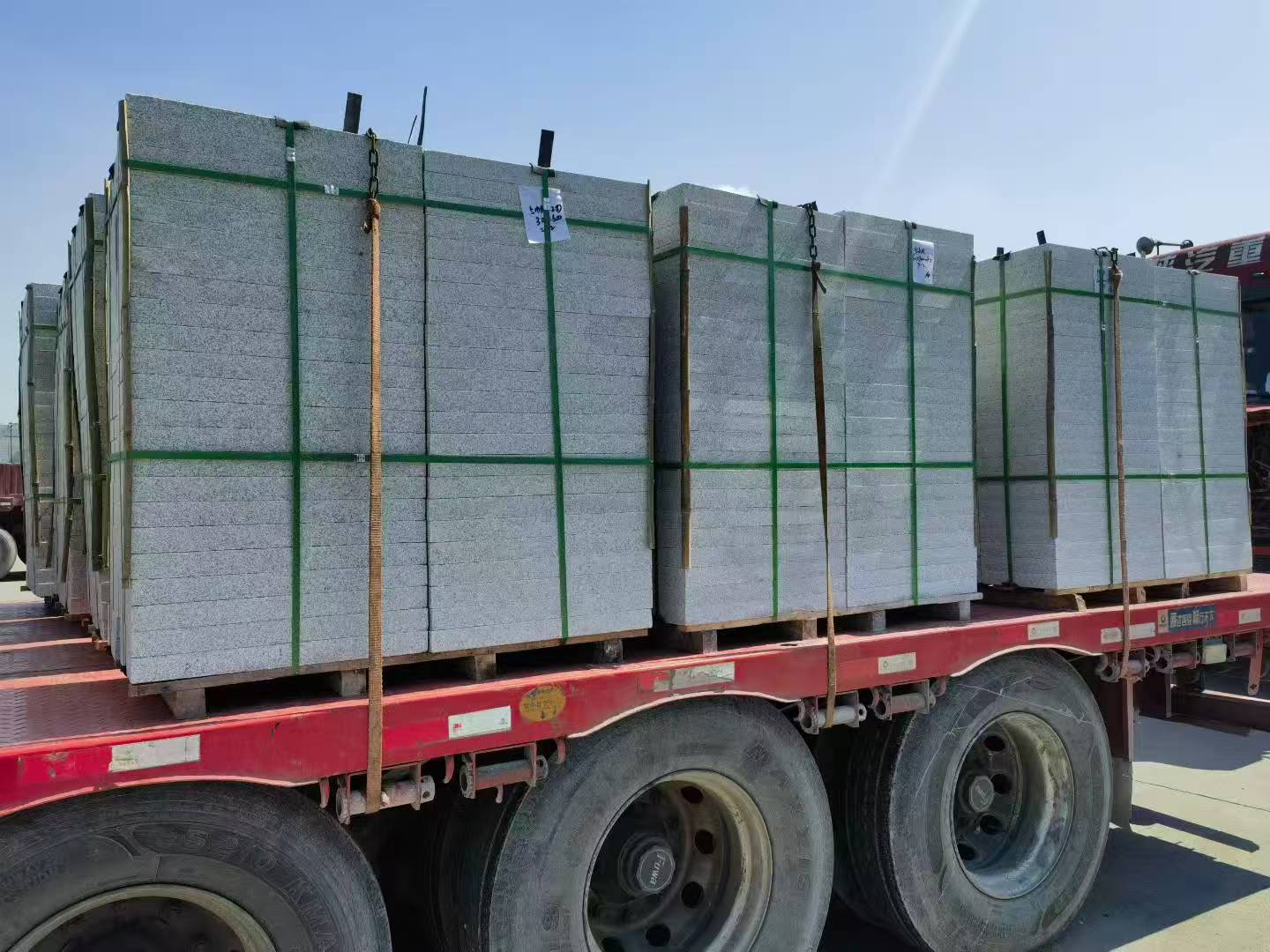 钦州芝麻白花岗岩出货日常地铺石