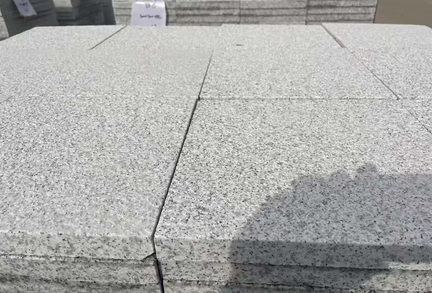 钦州 白麻花岗岩石材推荐 荔枝面地铺石