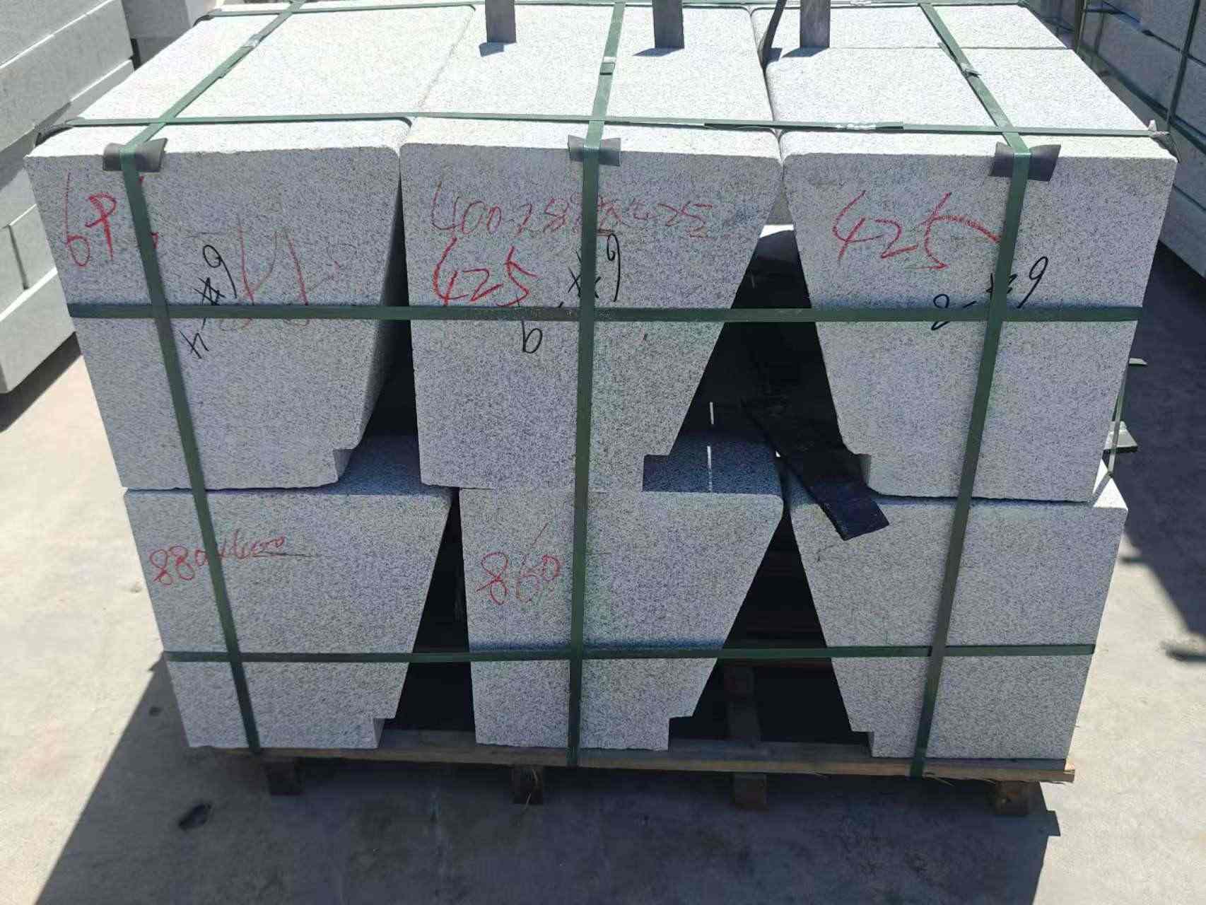 钦州 芝麻白异形坐凳，石凳