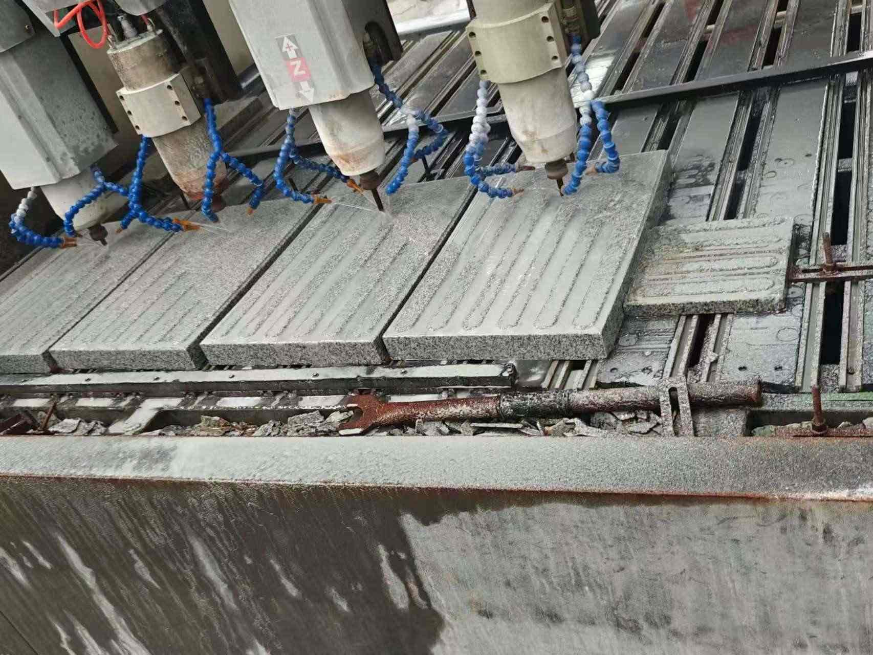 钦州 芝麻白花岗岩荔枝面盲道雕刻