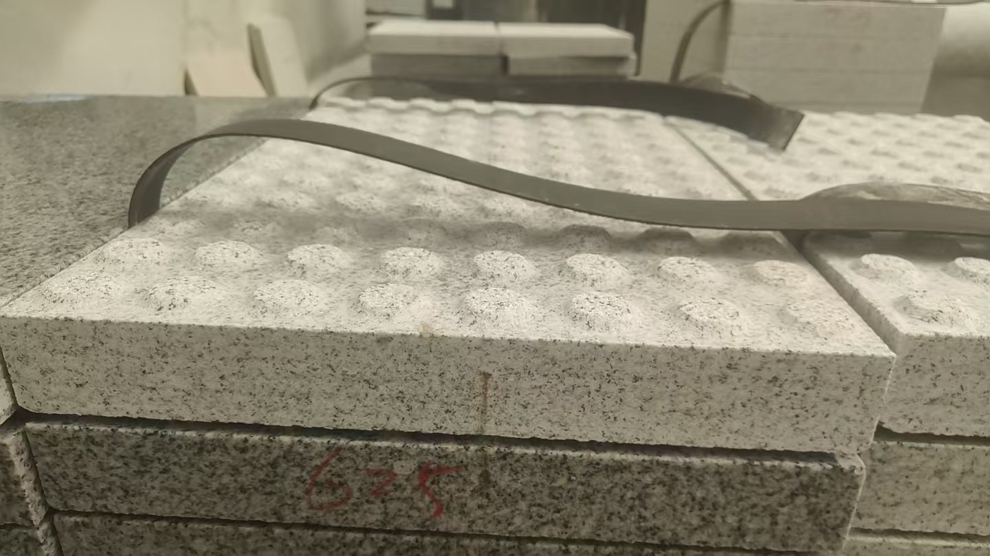 钦州 芝麻白花岗岩6.0公分荔枝面五轴加工雕刻盲点