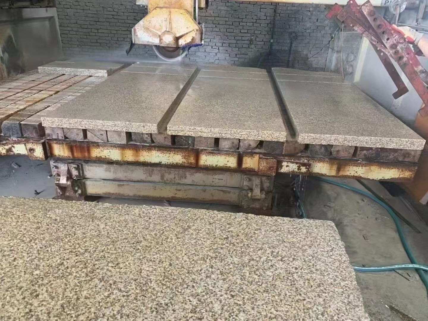 钦州 黄金麻荔枝面成品板加工