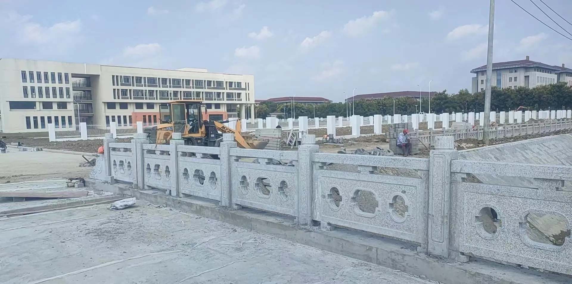 钦州 白麻花岗岩荔枝面河道栏杆