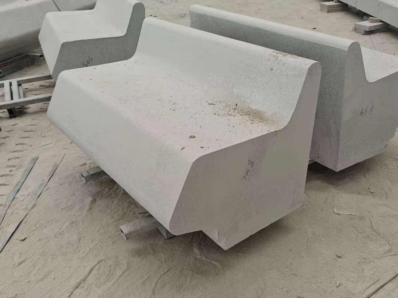 钦州 芝麻白花岗岩异形坐凳，石凳