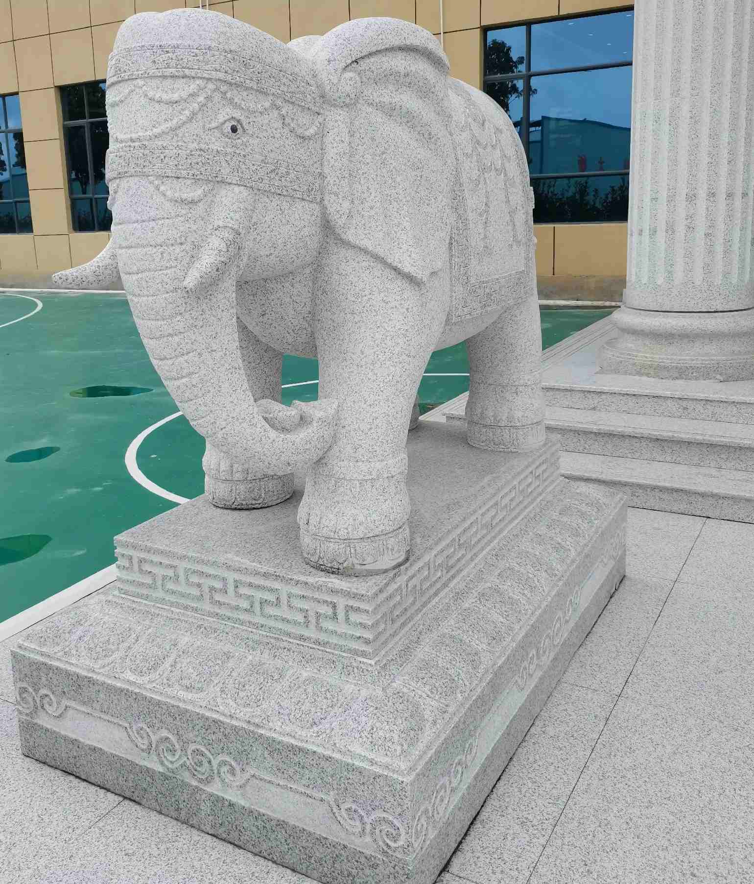钦州 白麻花岗岩动物异形石雕-大象
