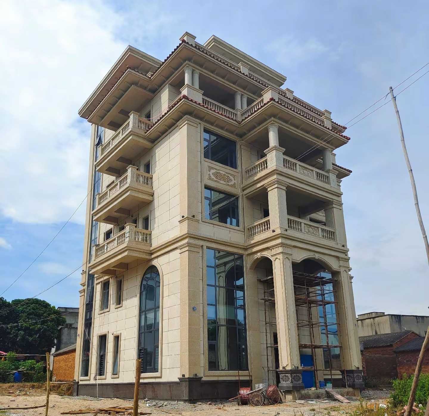 钦州 黄金麻花岗岩石材别墅外墙干挂搭配（雕花栏杆花瓶柱门楼罗马柱）