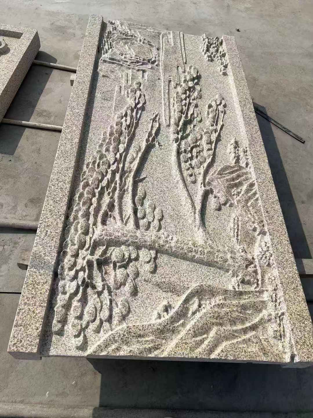 钦州 黄金麻雕刻板浮雕迎客松