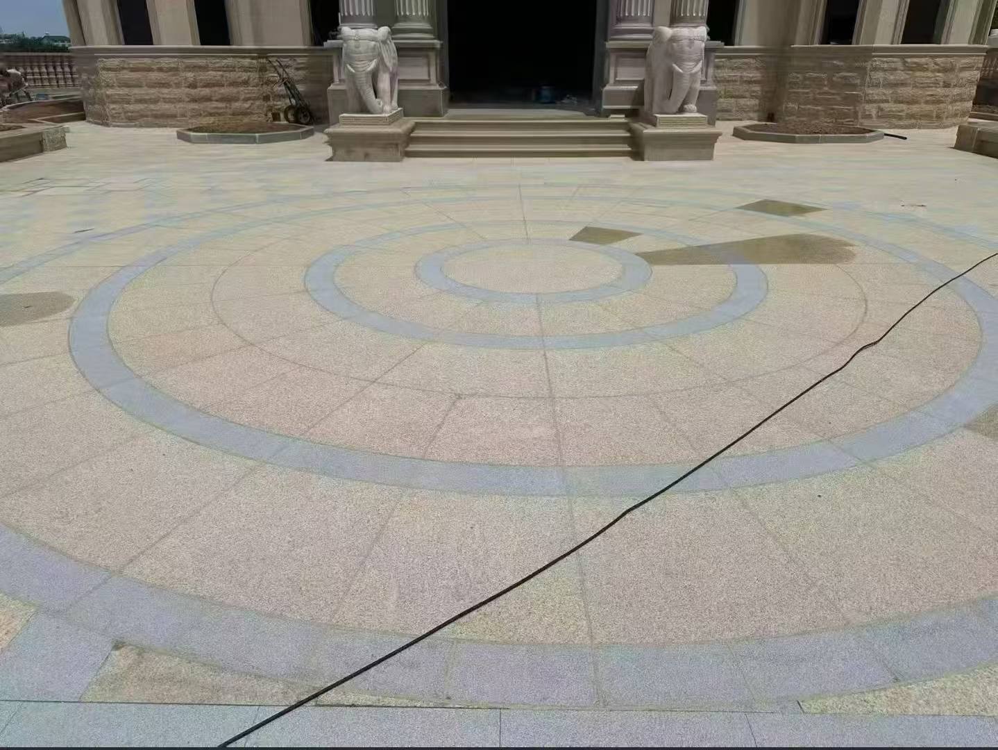 钦州 黄金麻芝麻灰花岗岩石材地铺拼接效果