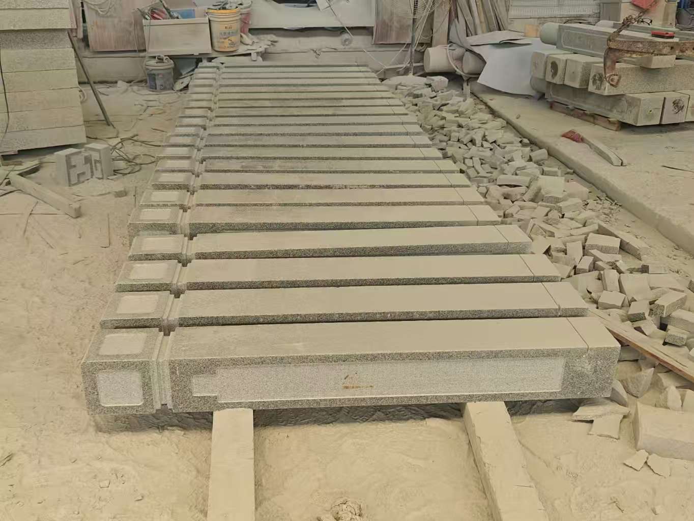 钦州 芝麻白异形加工雕刻-栏杆大柱，方柱